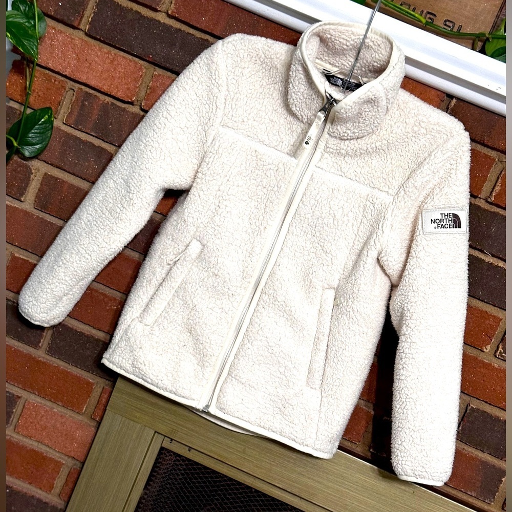 #2) Girls The North Face Cream Sherpa Jacket Size S/P